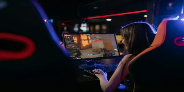 woman is watching computer
